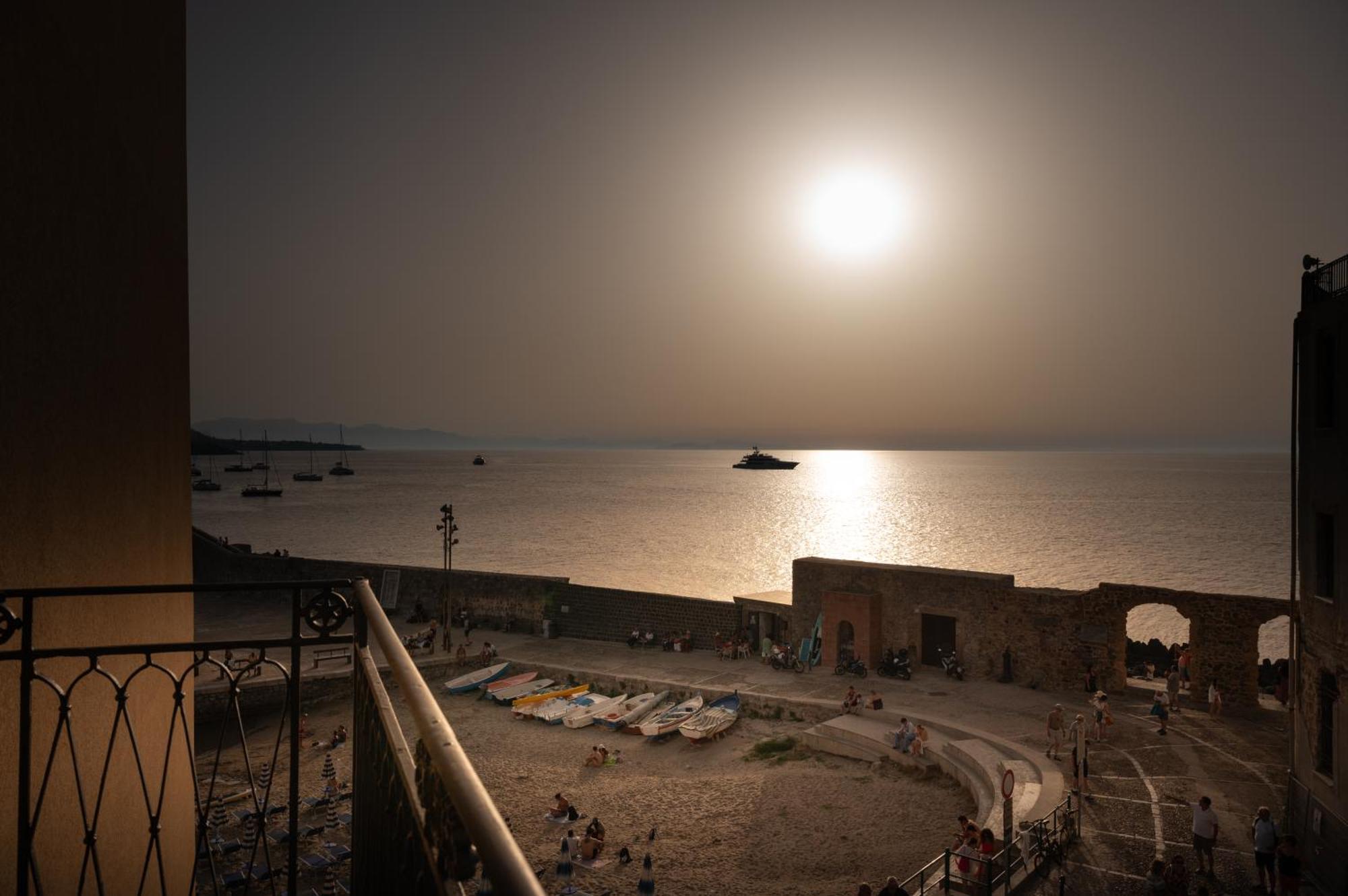 Casa Vacanze Tramonto Alla Marina Cefalù Exterior foto