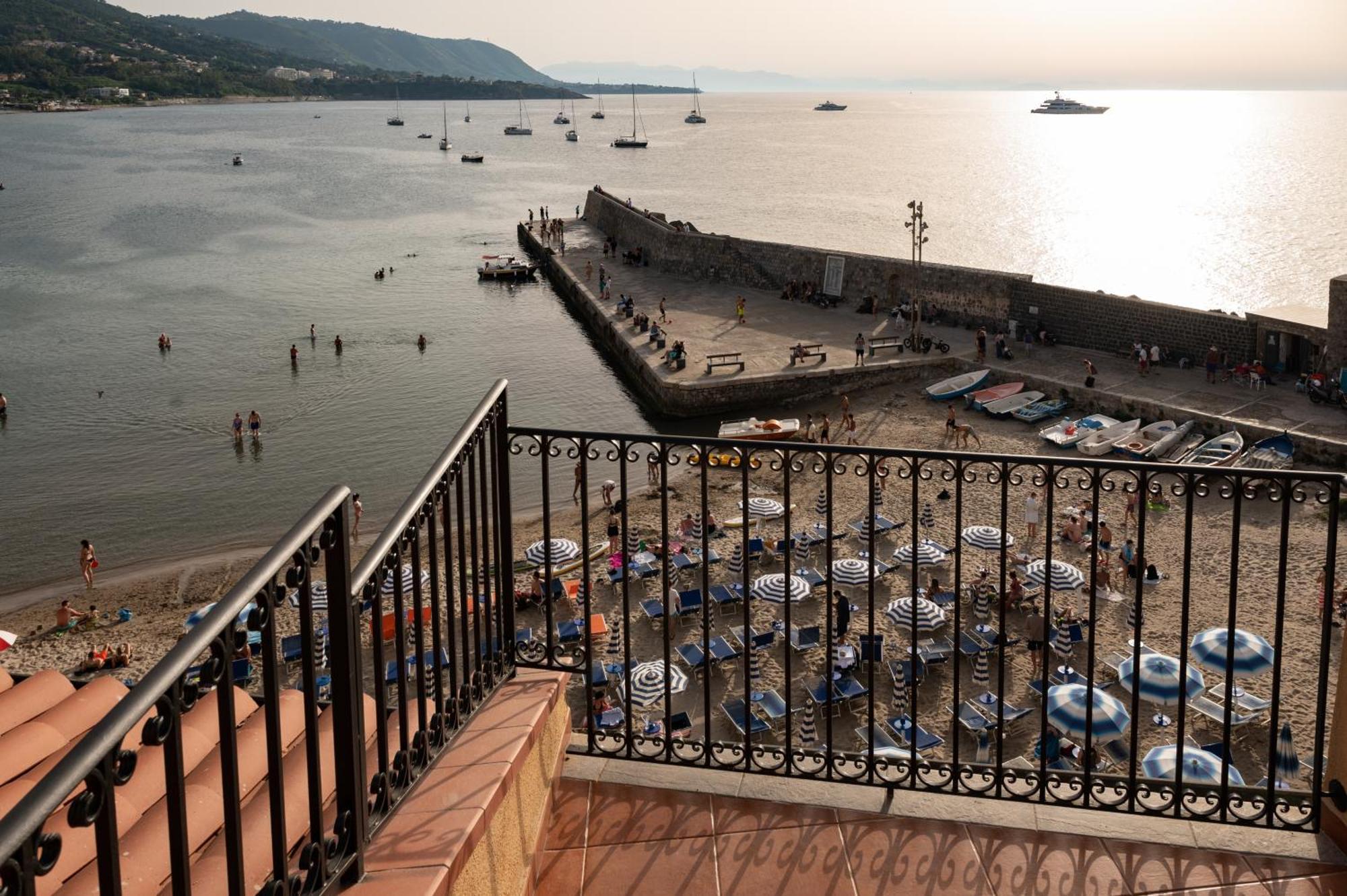 Casa Vacanze Tramonto Alla Marina Cefalù Exterior foto