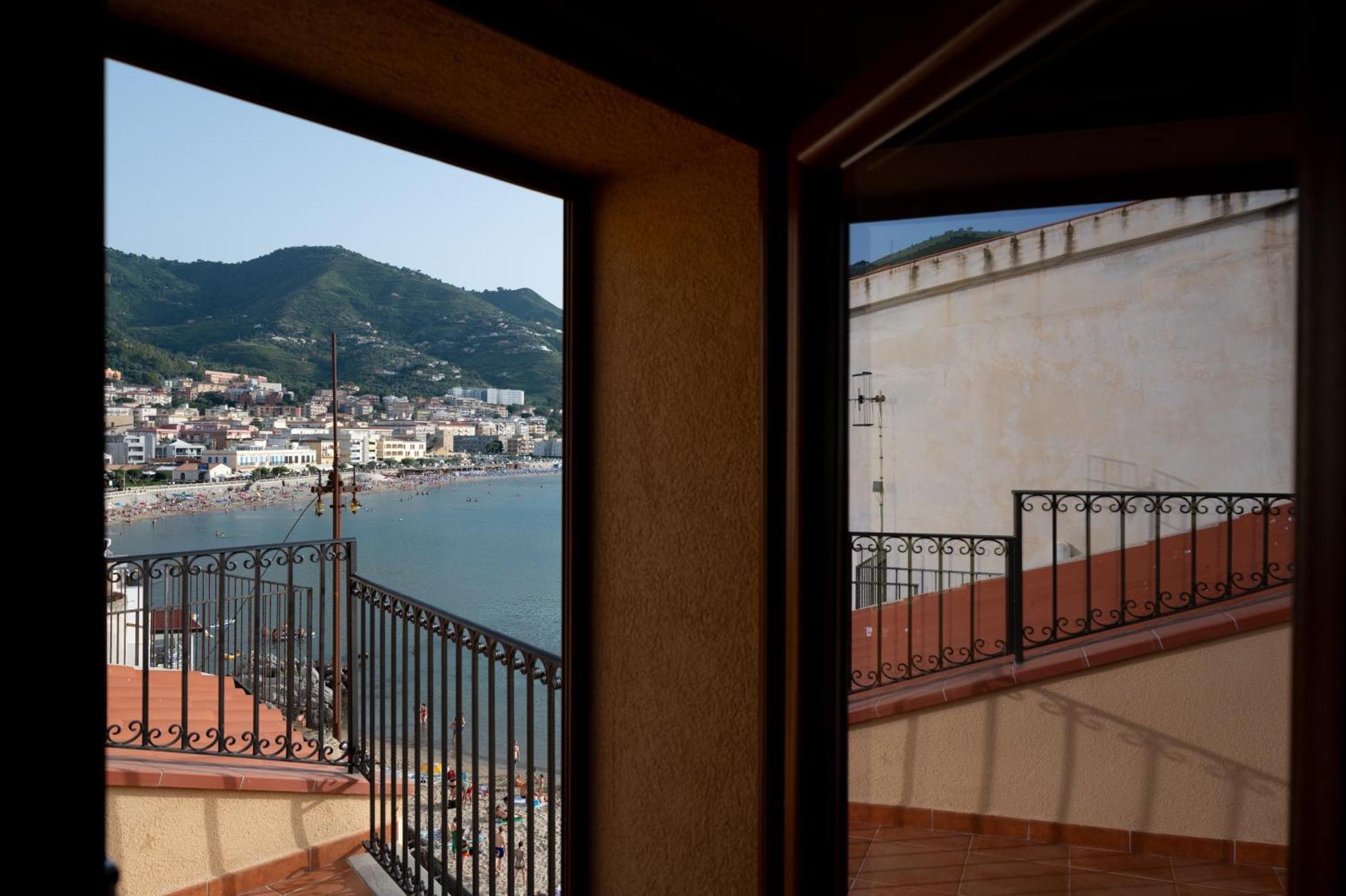 Casa Vacanze Tramonto Alla Marina Cefalù Exterior foto